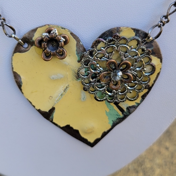 💜HOST PICK💜~🌺EUC~ Shabby Chic Heart Necklace - Picture 6 of 10